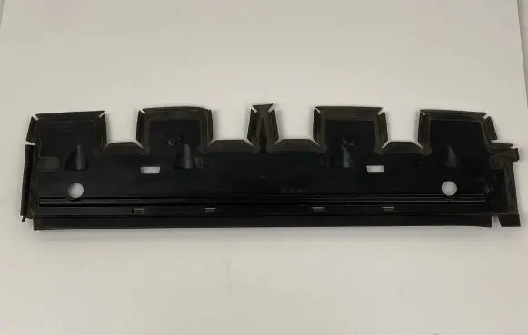 Audi Q7 4M Radiator mount bracket 4M0121286