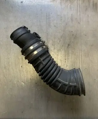 Chevrolet Orlando Air intake hose/pipe 13350727 1039434S02