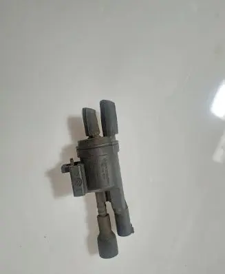 Mercedes-Benz E W212 Turbo solenoid valve 48B43625002 0025407094