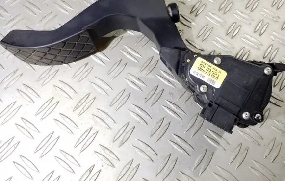 Volkswagen PASSAT B5.5 Accelerator throttle pedal 8D1723523L 6PV00837502