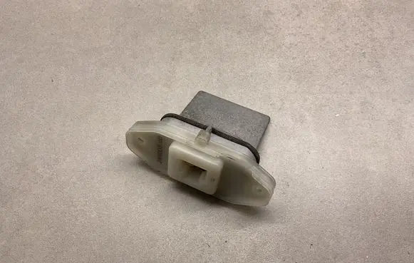 Nissan X-Trail T30 Heater blower fan relay 8100064755