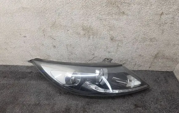 KIA Sportage Headlight/headlamp 921023U250 UR25A07550 01130402