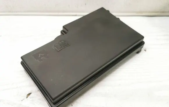 Volvo C30 Fuse box cover 08676948