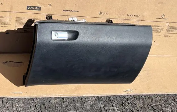 Mercedes-Benz GLE AMG (W166 - C292) Glove box A1666800191