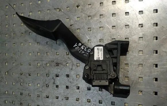 Opel Zafira A Accelerator throttle pedal 9202341