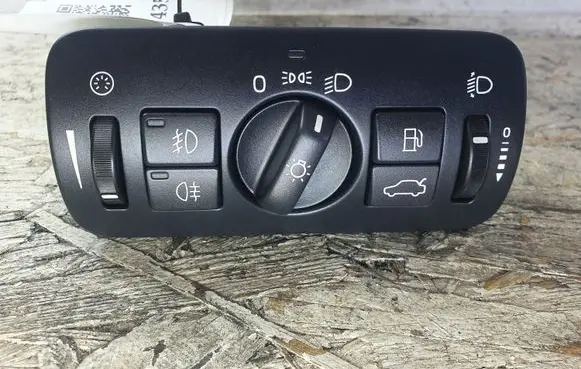 Volvo V70 Light switch 30739415
