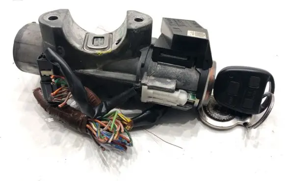Toyota Avensis T250 Ignition lock N0501517