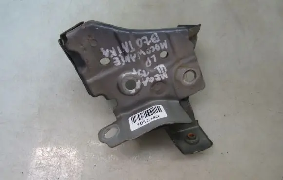 Renault Megane III Fender mounting bracket