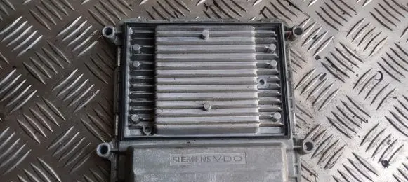 KIA Carens I Engine control unit/module 5WSY5266C 3911225050