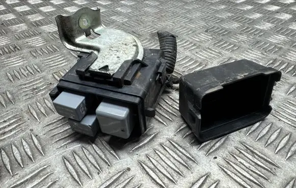 Toyota Avensis T270 Other relay 9008087021