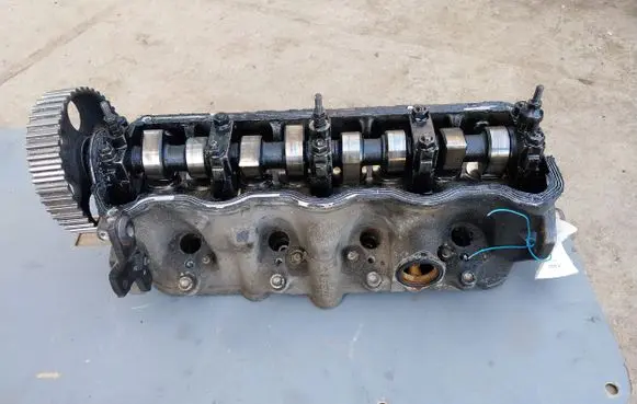 Volkswagen PASSAT B4 Engine head 028103373N