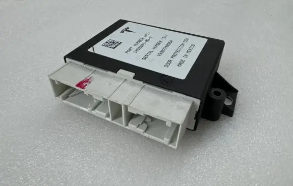 Tesla Model X Door control unit/module 105589100D V330778035A