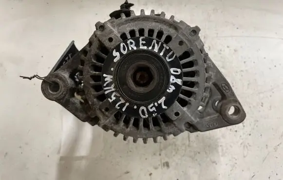 KIA Sorento Generator/alternator 373004A300 021319212