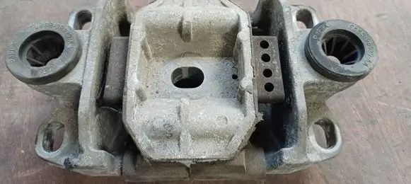 Ford Mondeo Mk III Engine mount bracket P4FPA