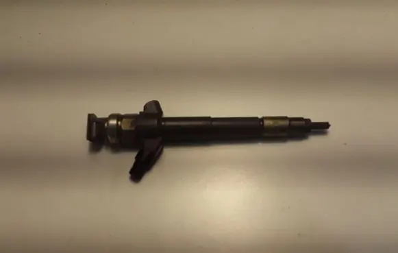 Mitsubishi Pajero Fuel injector 1465A054