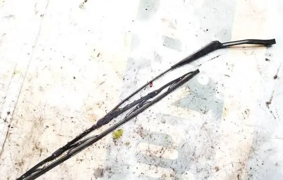 Opel Omega B2 Front wiper blade arm 90493822
