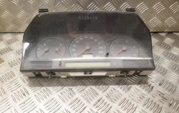 Volvo S70 V70 V70 XC Speedometer (instrument cluster) 9168138