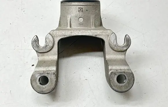 Volvo XC60 Front shock absorber mounting bracket 32246661 31658022