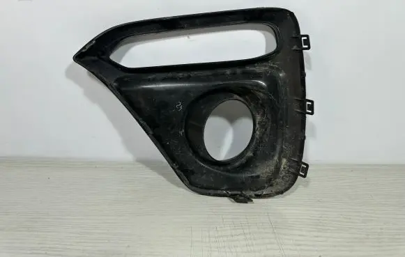Suzuki SX4 S-Cross Front fog light trim/grill 775163T