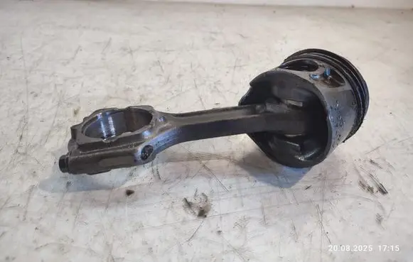 Opel Insignia A Piston with connecting rod 