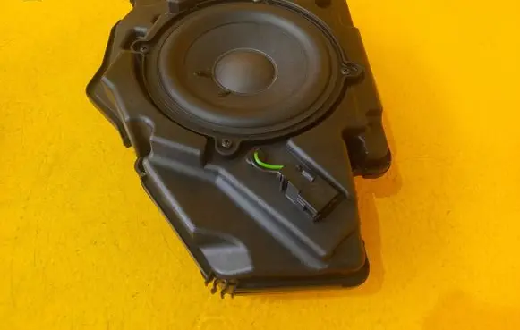 Audi A8 S8 D4 4H Subwoofer speaker 4H0035299