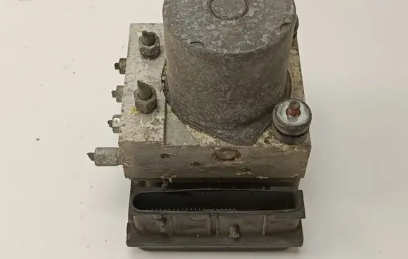 Toyota Avensis T270 ABS Pump 0265950749 00110U0177