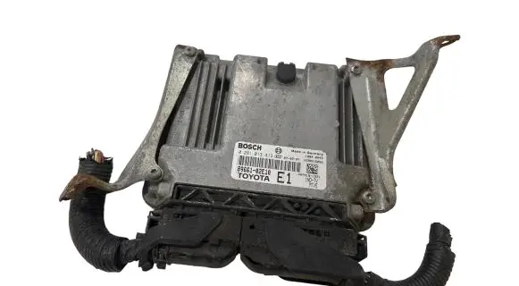 Toyota Auris 150 Engine control unit/module 8966102E10 1039S16056 0281013413