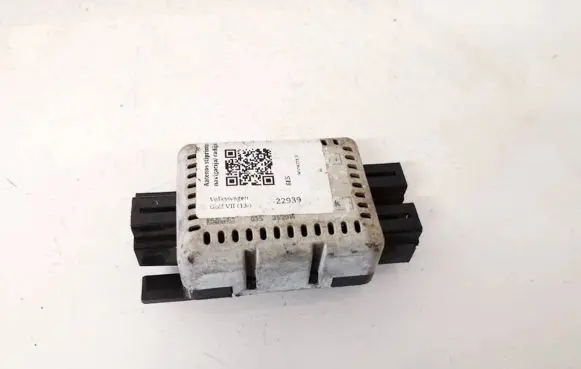 Volkswagen Golf VII Antenna control unit 5q0035570