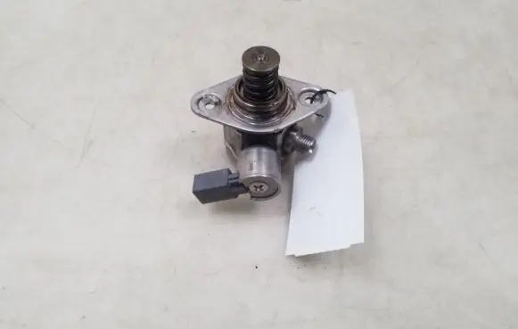 BMW 5 F10 F11 Fuel injection high pressure pump 7595339
