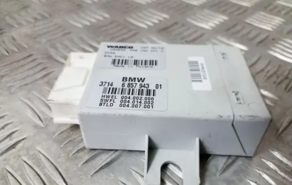 BMW 5 F10 F11 Air suspension control unit module (rear) 6857943