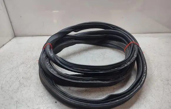 Land Rover Range Rover L405 Trunk rubber seal (body) 