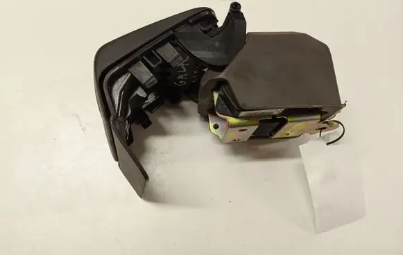 Middle seatbelt (rear)
