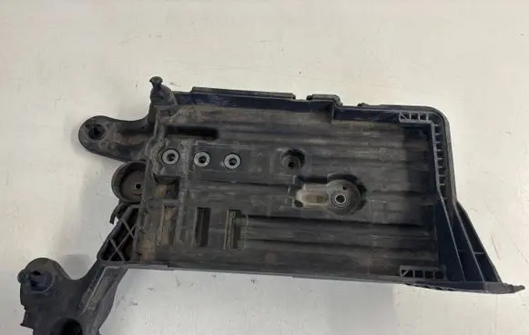 Volkswagen PASSAT B8 Battery tray 5Q0915321H