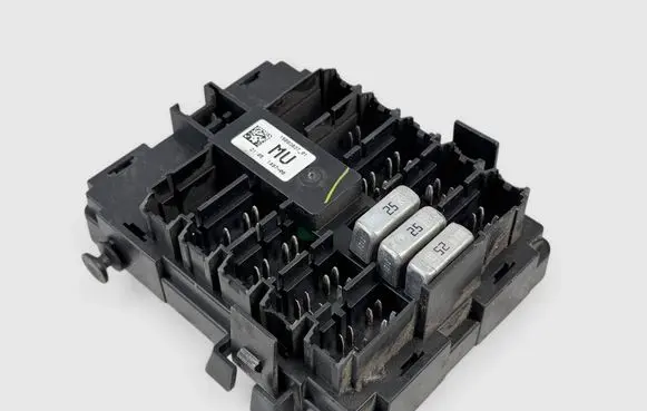 Cadillac Escalade Fuse box set 15093837 15174608 15200870