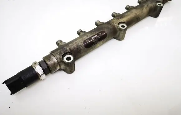 Volvo V70 Fuel main line pipe 8658252 0445215010 000429
