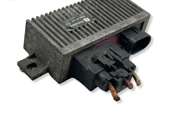 Renault Megane I Glow plug pre-heat relay 7700111525
