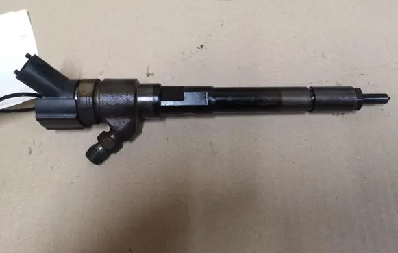 KIA Carens II Fuel injector 0445110258