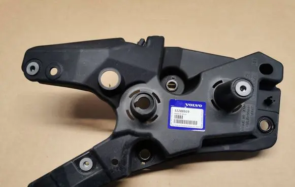 Volvo XC60 Fender mounting bracket 32288929DAN 32288929