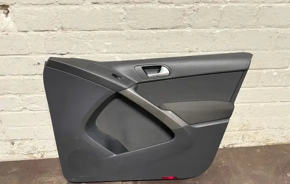 Volkswagen Tiguan Front door card panel trim 5N0867012