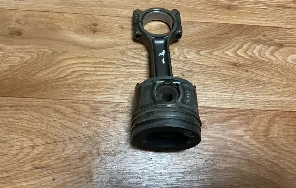 Renault Megane III Piston with connecting rod 7657H