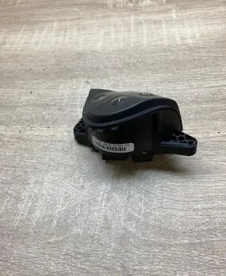 Mercedes-Benz E W211 Steering wheel buttons/switches A2118206110