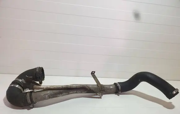 Engine coolant pipe/hose