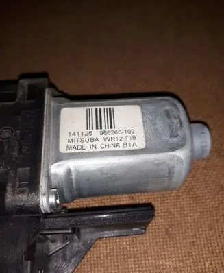 Volvo XC70 Rear door window regulator motor 966265102