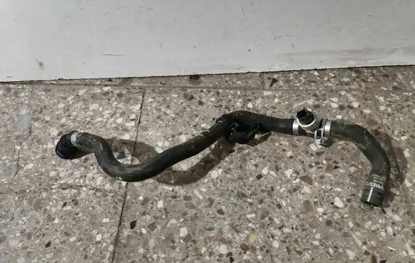 Volvo XC90 Engine coolant pipe/hose 32222258