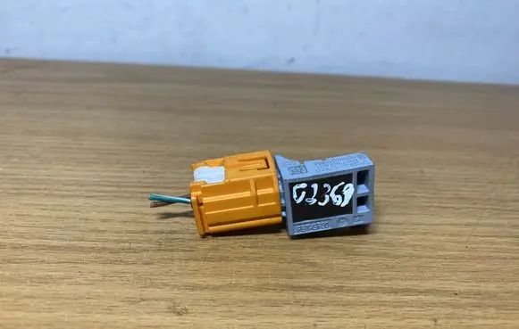 Mazda 6 Airbag deployment crash/impact sensor GDK457KC0 C2369
