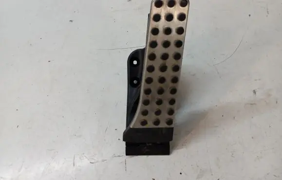 Mercedes-Benz E W213 Accelerator throttle pedal A2053000104