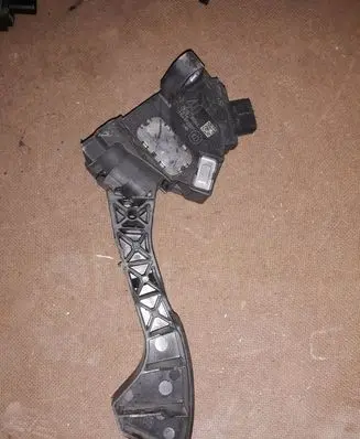Toyota Avensis T270 Accelerator throttle pedal 7811005040