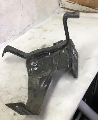 Volvo V40 Cross country Rear differential/diff mount bracket 