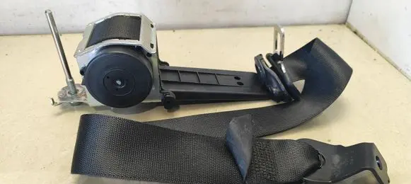 Opel Astra H Front seatbelt 13242314