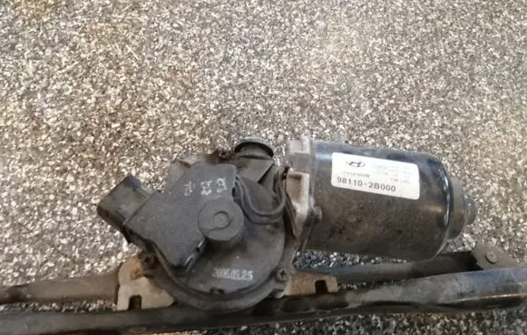 Hyundai Santa Fe Wiper motor 981102B000